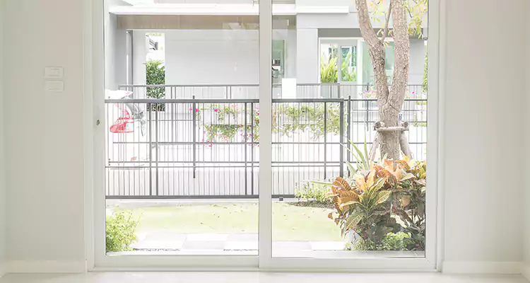 Balcony Screen Door Repair in Alafaya, FL