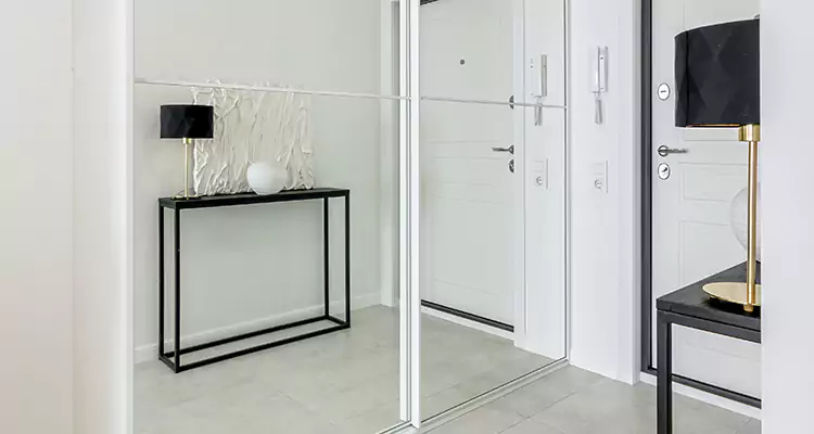 Mirrored Bifold Closet Doors Repair in Alafaya, FL