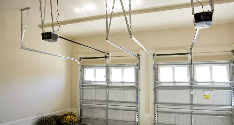 Residential Emergency Garage Door Repair in Alafaya, FL