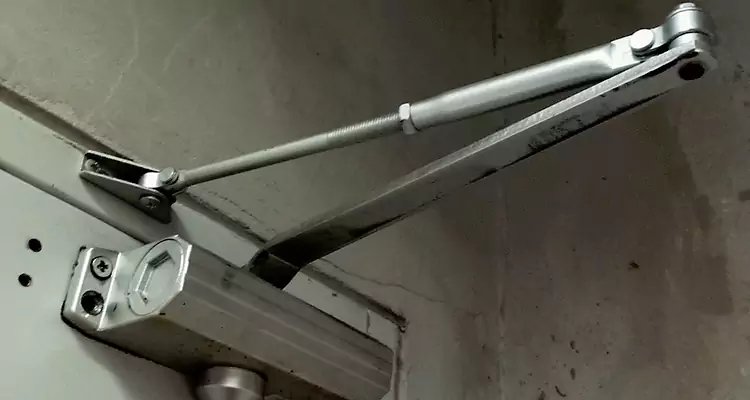 Door Closer Parallel Arm Installation in Alafaya, FL