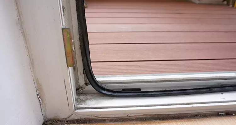 Repair Patio Doors Leaking at Bottom in Alafaya, FL