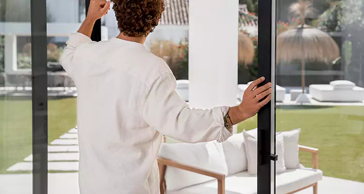 Sliding Screen Door Maintenance for Closing Issues in Alafaya, FL
