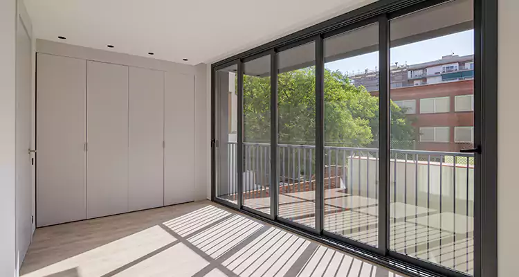 Fix Sliding Screen Door Track in Alafaya, FL